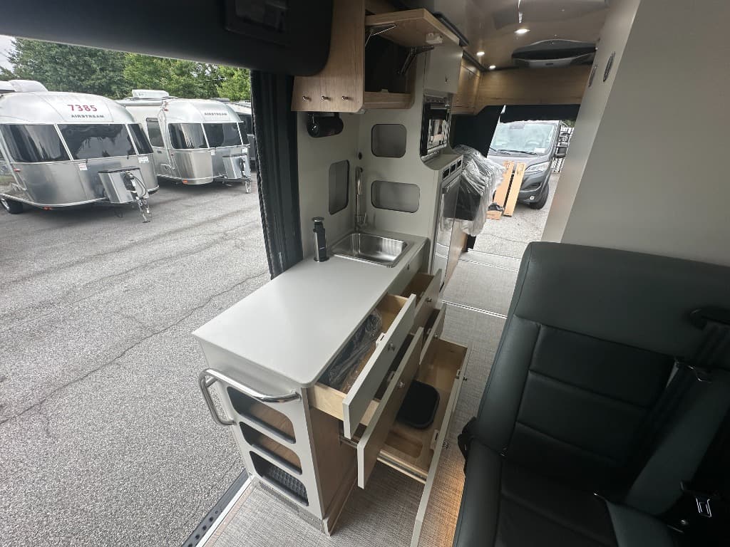2027 Airstream 2027 Airstream Rangeline - thumbnail 21