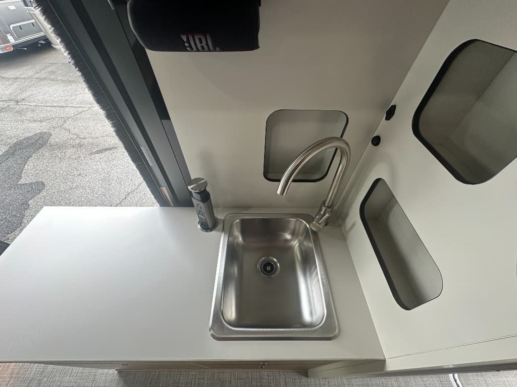 2027 Airstream 2027 Airstream Rangeline - thumbnail 22