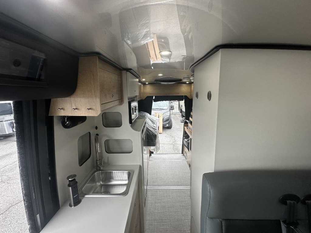 2027 Airstream 2027 Airstream Rangeline - thumbnail 23
