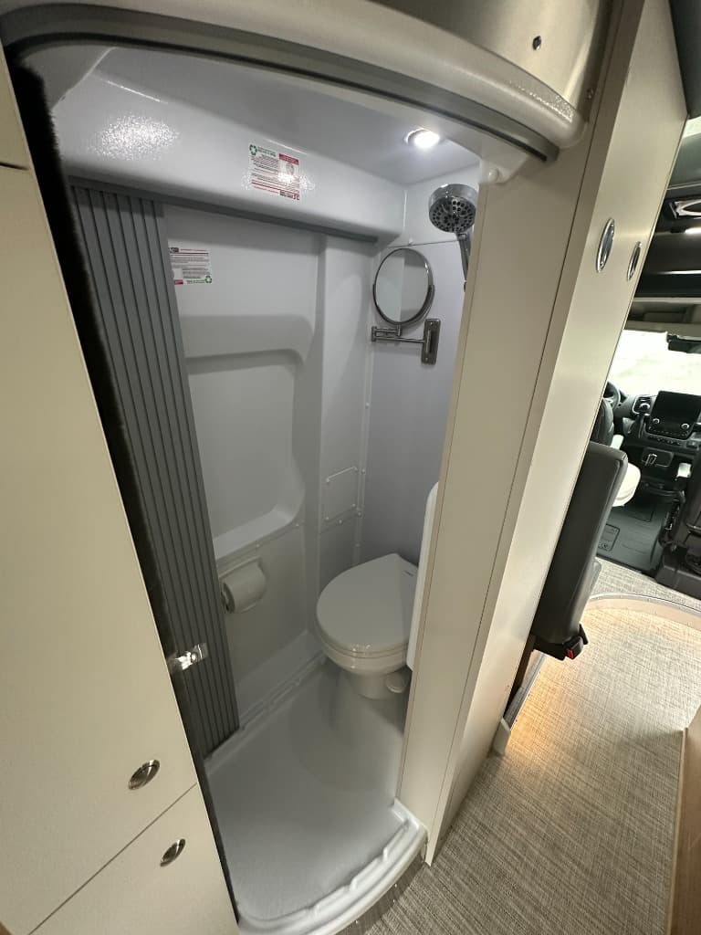 2027 Airstream 2027 Airstream Rangeline - thumbnail 27