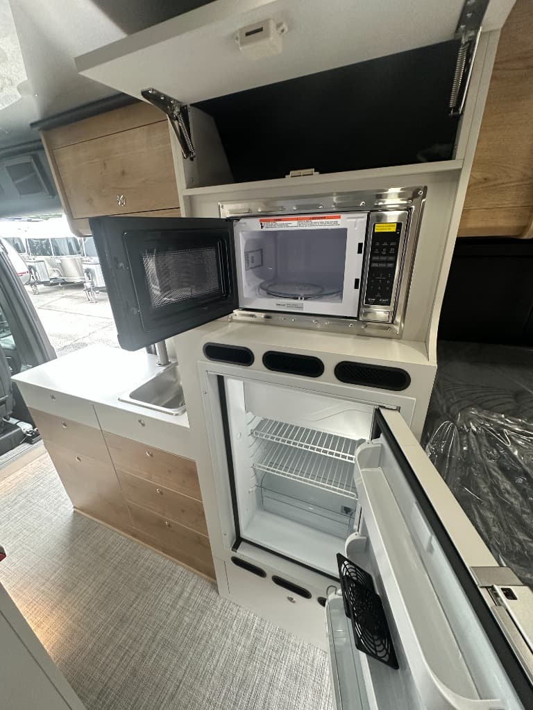 2027 Airstream 2027 Airstream Rangeline - thumbnail 29