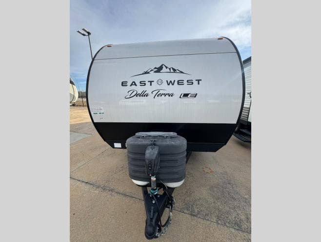 2025 East To West 2025 East To West Della Terra LE - thumbnail 7