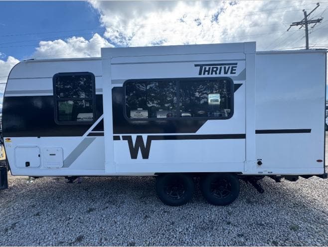 2026 Winnebago 2026 Winnebago Thrive - thumbnail 3