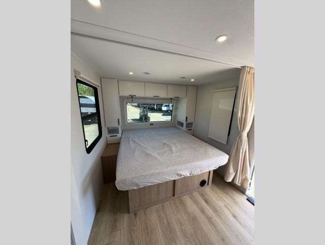 2026 Winnebago 2026 Winnebago Thrive - thumbnail 8