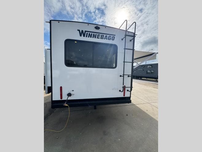 2026 Winnebago 2026 Winnebago Thrive - thumbnail 5