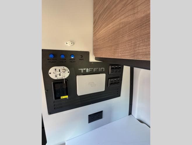 2026 Tiffin Motorhomes 2026 Tiffin Motorhomes GH1 - thumbnail 19