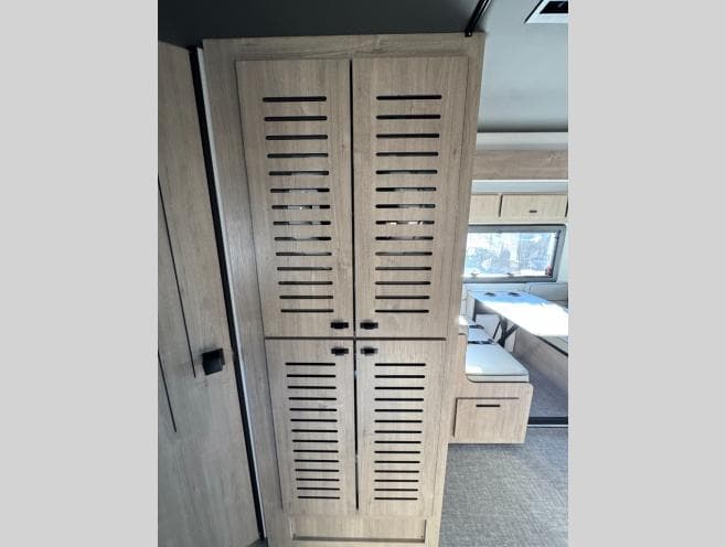 2026 Grand Design 2026 Grand Design Lineage Series F - thumbnail 18