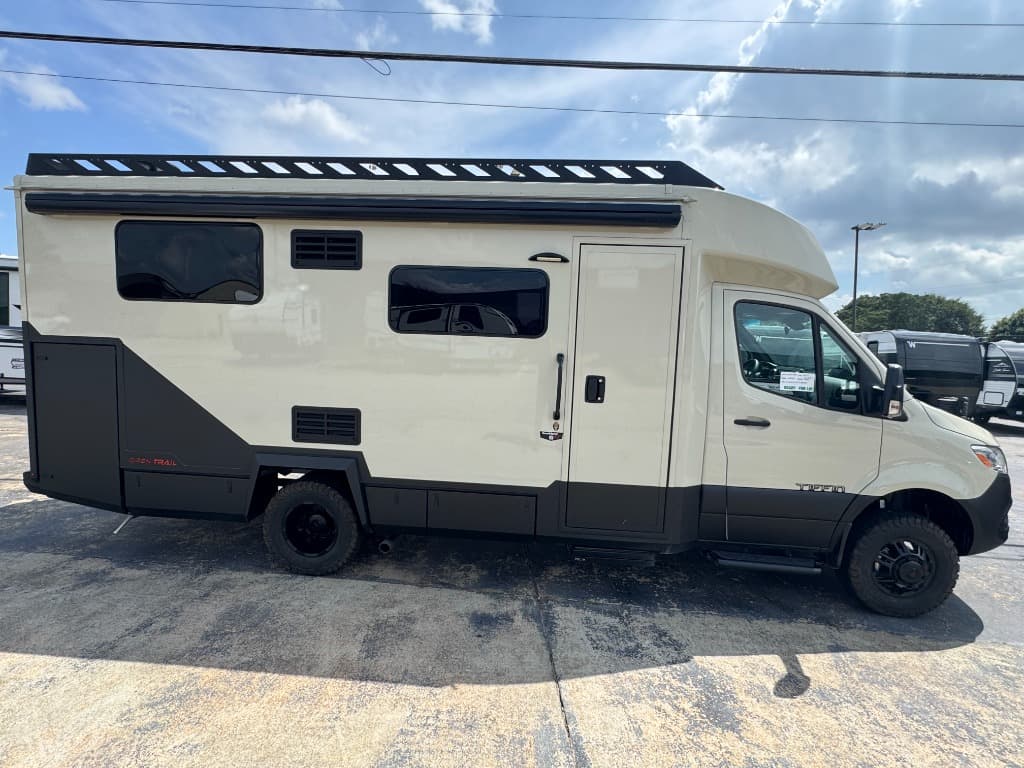 2026 Tiffin Motorhomes 2026 Tiffin Motorhomes Open Trail - thumbnail 3