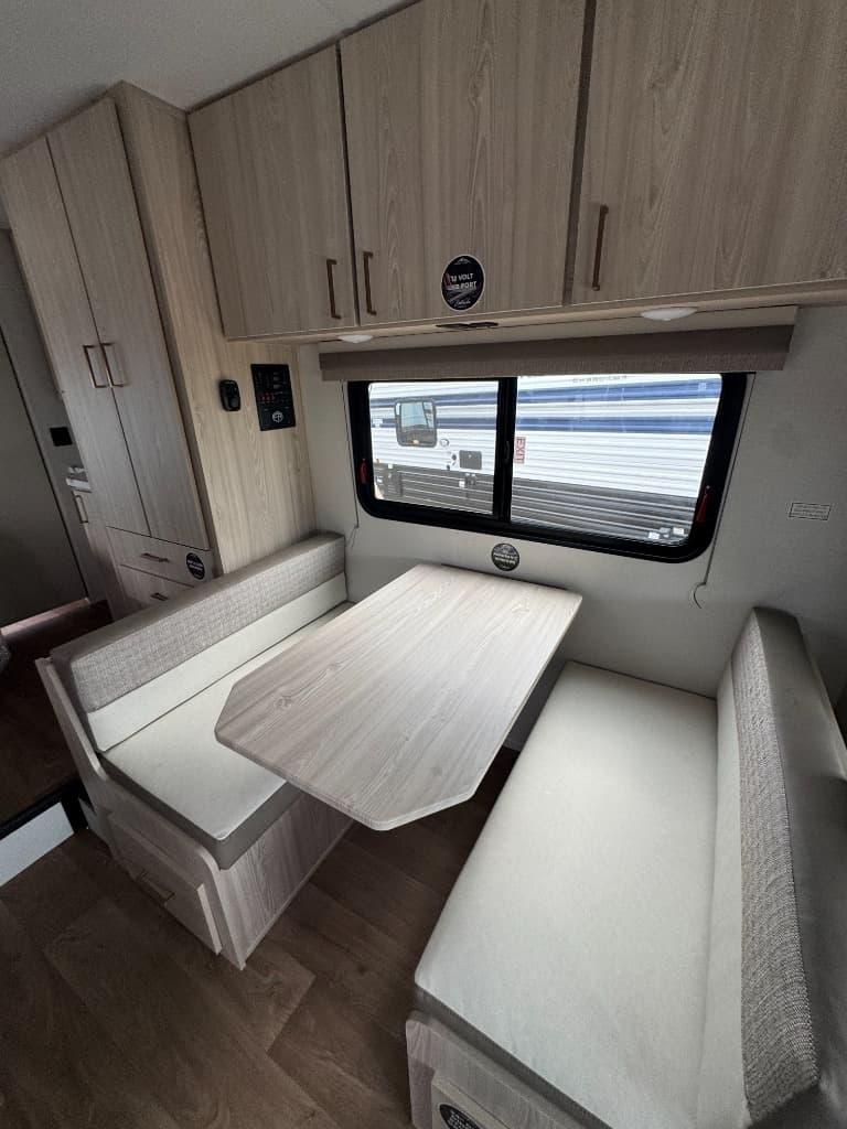 2027 East To West 2027 East To West Entrada - thumbnail 16