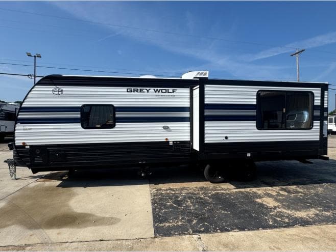 2027 Forest River 2027 Forest River Cherokee Grey Wolf - thumbnail 7