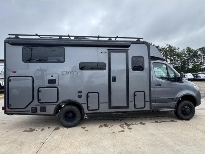2027 Winnebago 2027 Winnebago Ekko - thumbnail 3