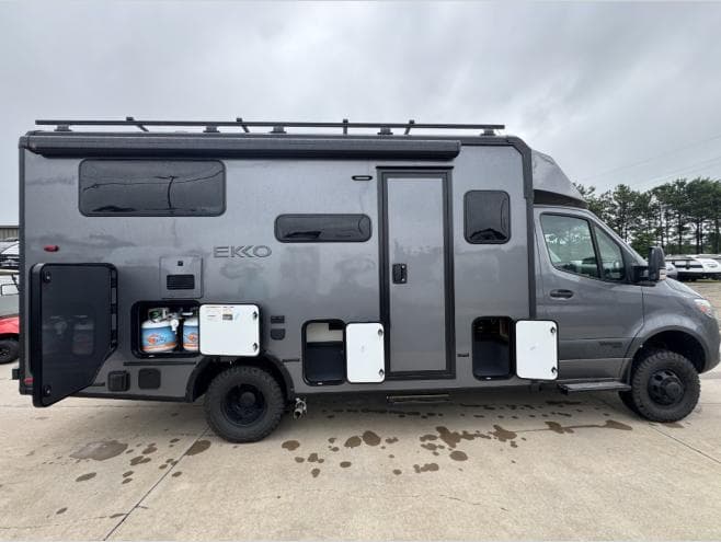 2027 Winnebago 2027 Winnebago Ekko - thumbnail 4