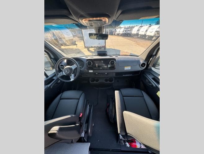 2027 Winnebago 2027 Winnebago Revel Sport - thumbnail 13
