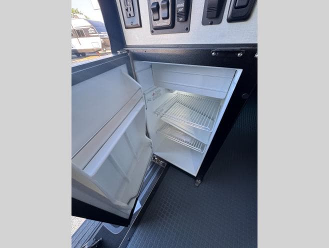 2027 Winnebago 2027 Winnebago Revel Sport - thumbnail 15
