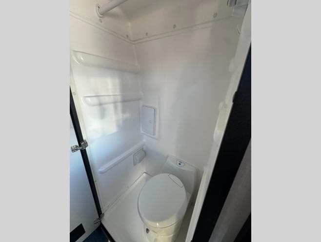 2027 Winnebago 2027 Winnebago Revel Sport - thumbnail 19