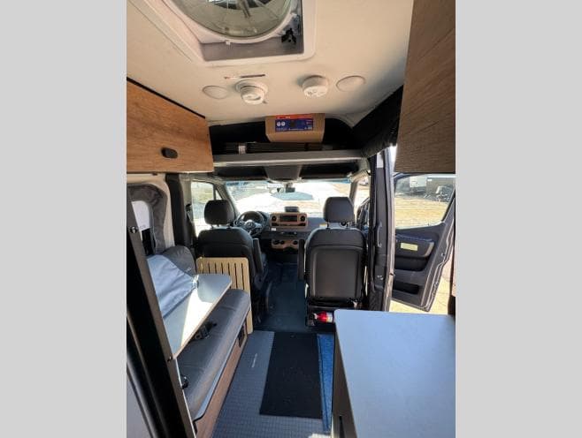 2027 Winnebago 2027 Winnebago Revel - thumbnail 11