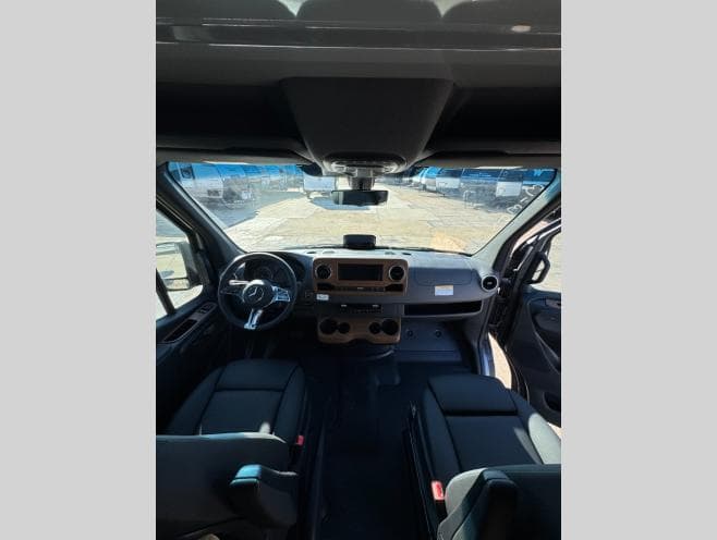 2027 Winnebago 2027 Winnebago Revel - thumbnail 12