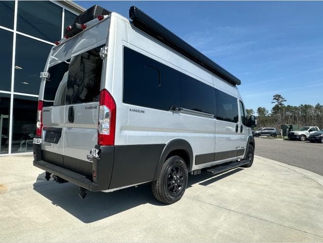 2026 Airstream 2026 Airstream Rangeline - thumbnail 4