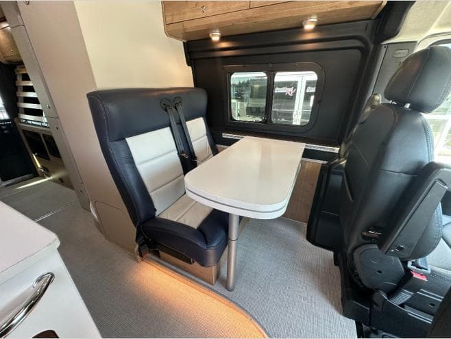 2026 Airstream 2026 Airstream Rangeline - thumbnail 13