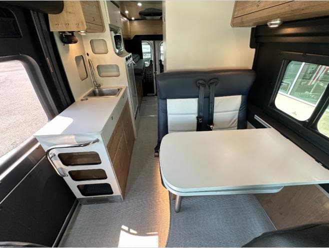 2026 Airstream 2026 Airstream Rangeline - thumbnail 14