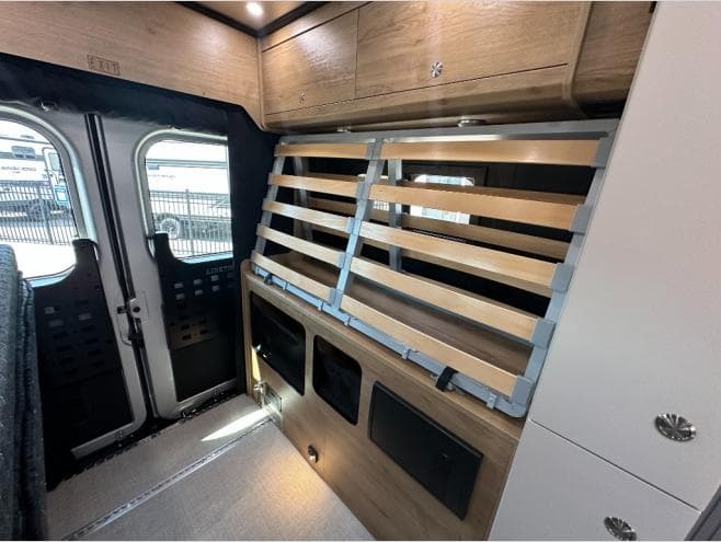 2026 Airstream 2026 Airstream Rangeline - thumbnail 16
