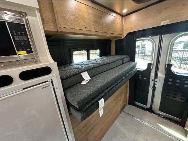 2026 Airstream 2026 Airstream Rangeline - thumbnail 17