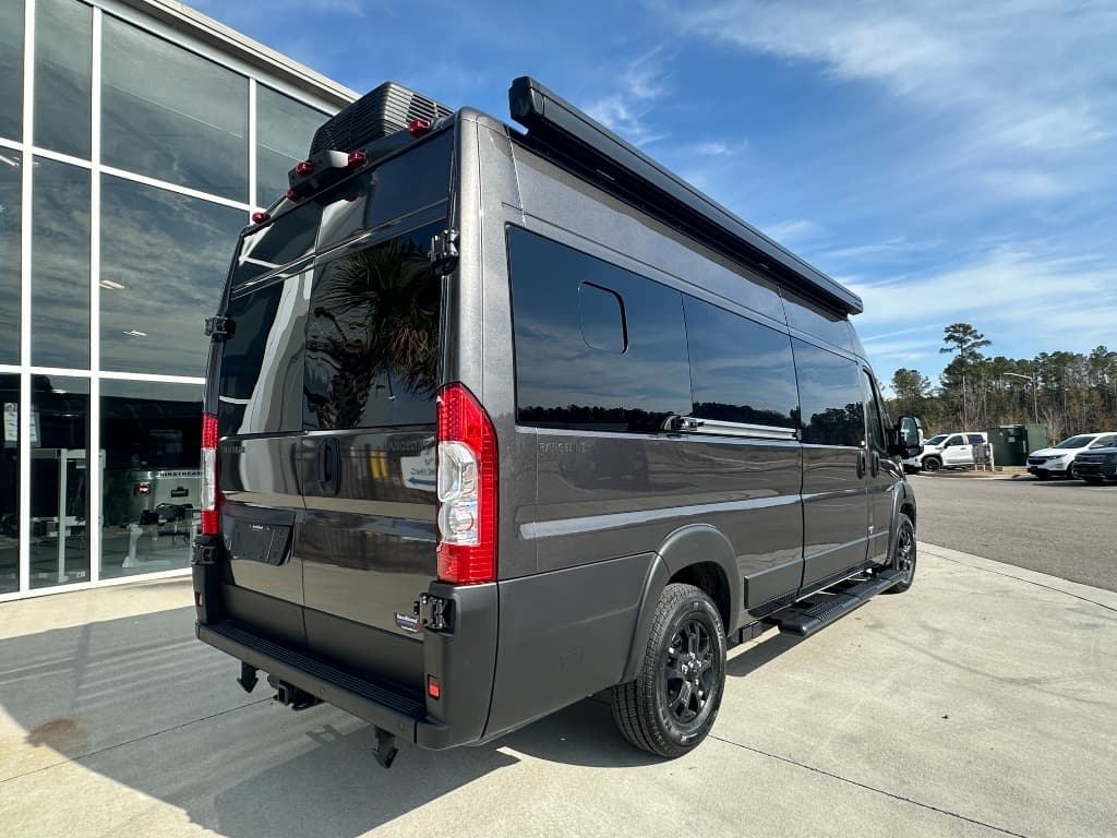 2026 Airstream 2026 Airstream Rangeline - thumbnail 4