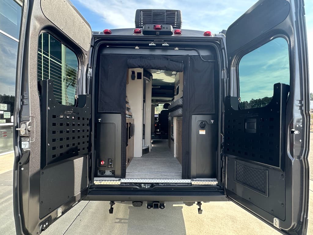 2026 Airstream 2026 Airstream Rangeline - thumbnail 6