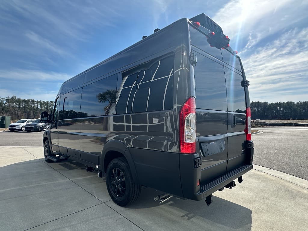 2026 Airstream 2026 Airstream Rangeline - thumbnail 7