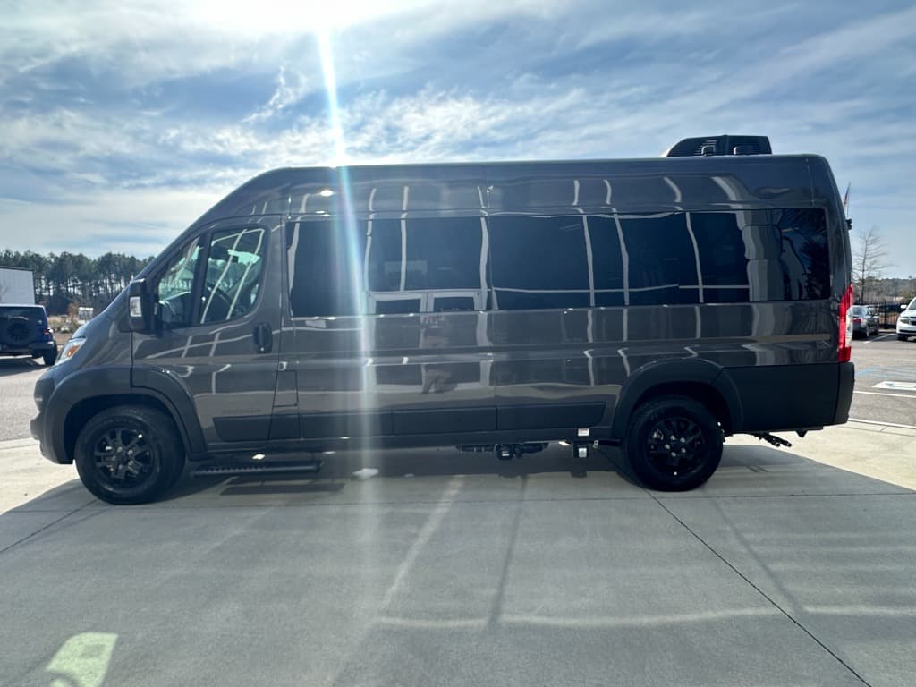 2026 Airstream 2026 Airstream Rangeline - thumbnail 8
