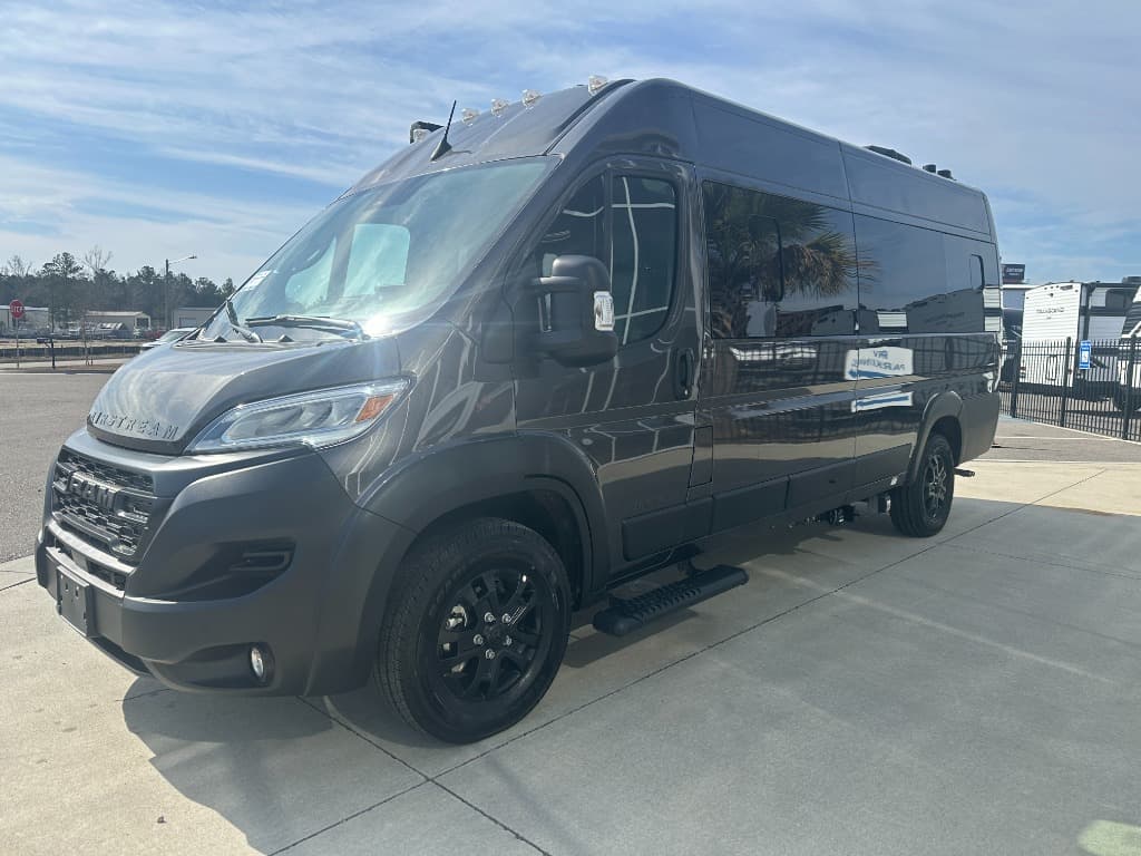 2026 Airstream 2026 Airstream Rangeline - thumbnail 9