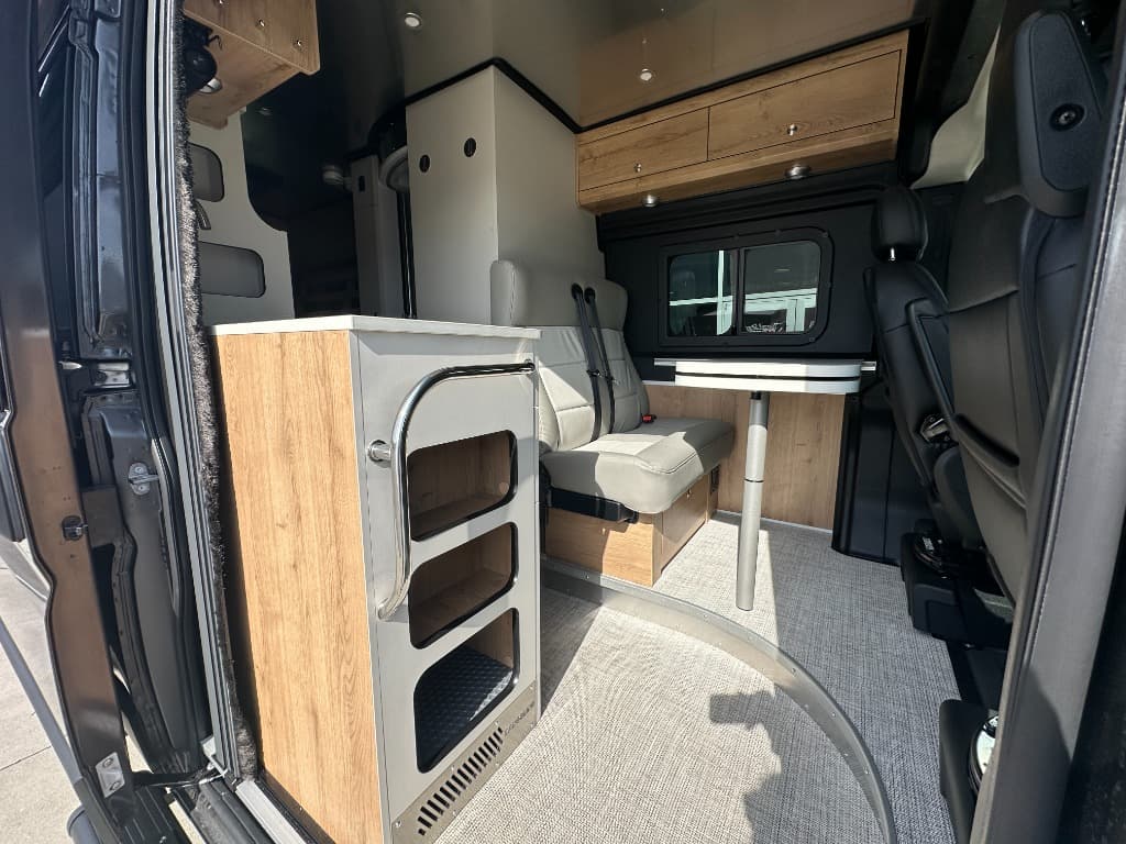 2026 Airstream 2026 Airstream Rangeline - thumbnail 11