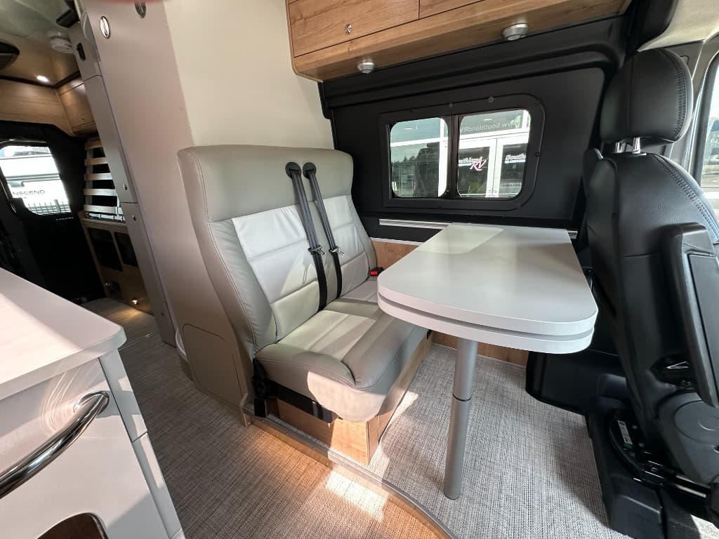 2026 Airstream 2026 Airstream Rangeline - thumbnail 15