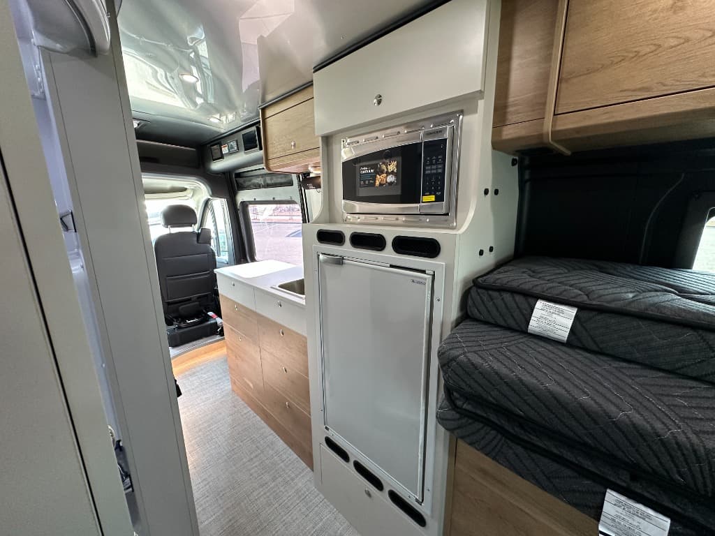 2026 Airstream 2026 Airstream Rangeline - thumbnail 17