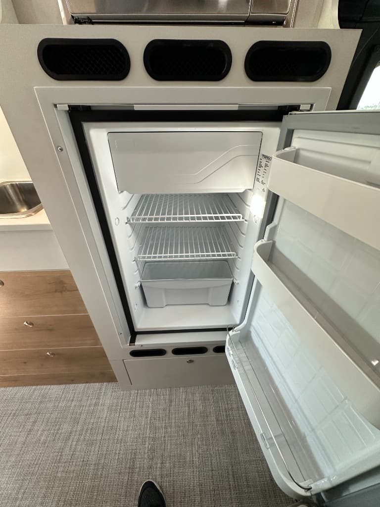 2026 Airstream 2026 Airstream Rangeline - thumbnail 18