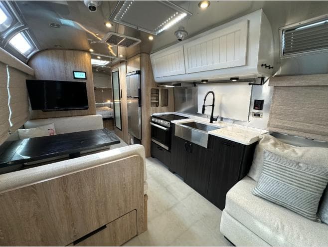 2022 Airstream 2022 Airstream Pottery Barn Special Edition - thumbnail 10