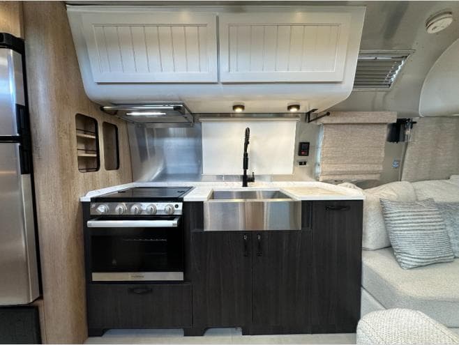 2022 Airstream 2022 Airstream Pottery Barn Special Edition - thumbnail 12