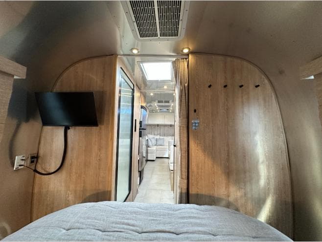 2022 Airstream 2022 Airstream Pottery Barn Special Edition - thumbnail 17