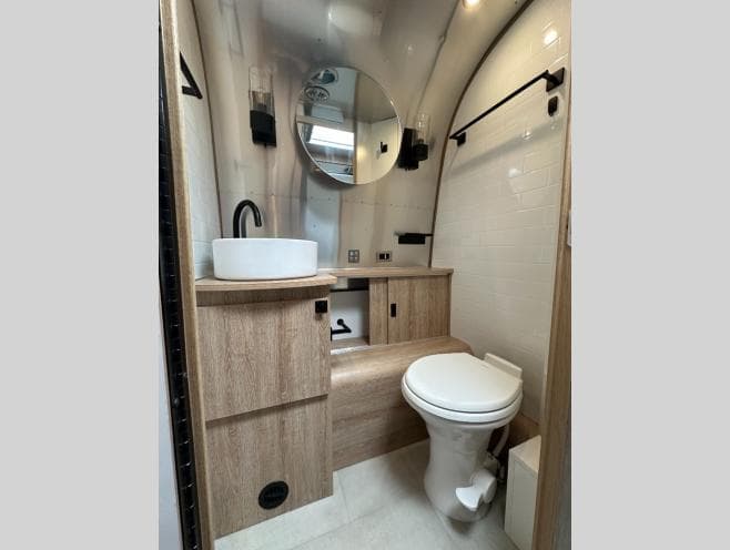 2022 Airstream 2022 Airstream Pottery Barn Special Edition - thumbnail 19