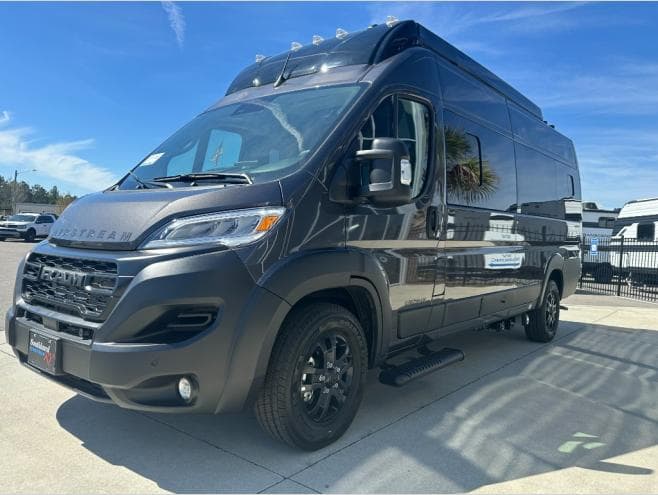 2026 Airstream 2026 Airstream Rangeline - thumbnail 9