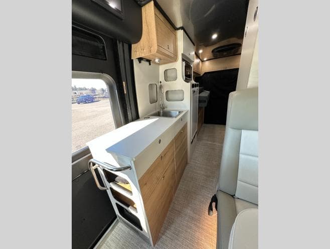 2026 Airstream 2026 Airstream Rangeline - thumbnail 16