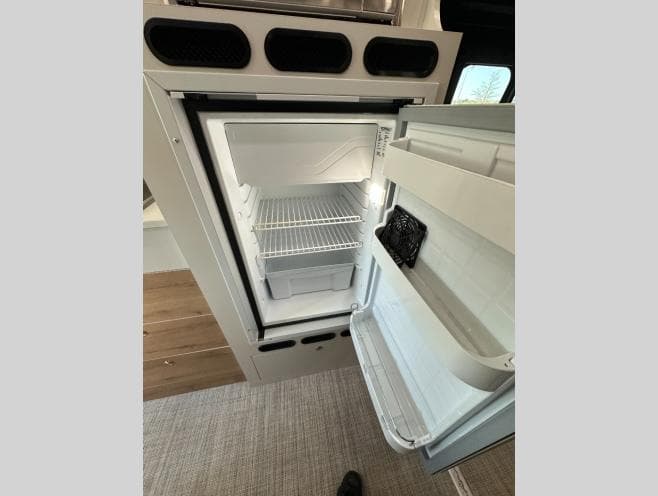 2026 Airstream 2026 Airstream Rangeline - thumbnail 17