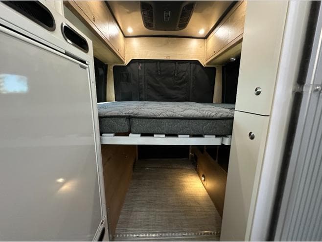 2026 Airstream 2026 Airstream Rangeline - thumbnail 18