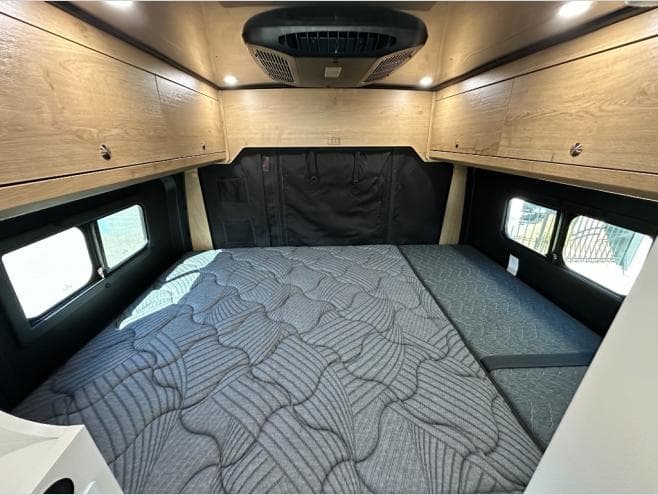 2026 Airstream 2026 Airstream Rangeline - thumbnail 19