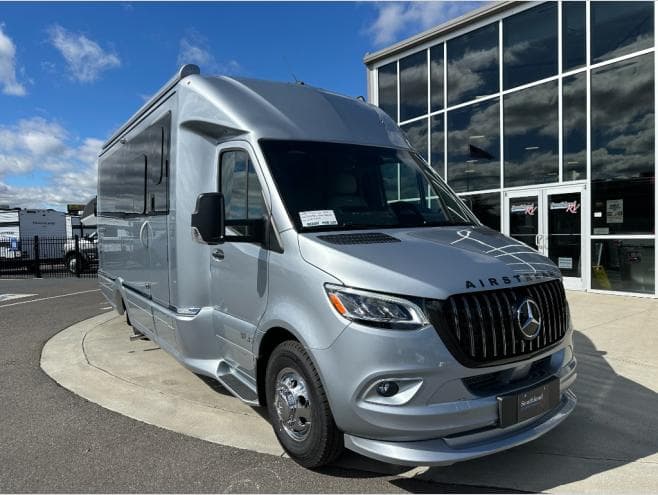 2026 Airstream Atlas Murphy Suite