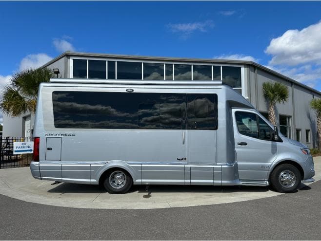 2026 Airstream 2026 Airstream Atlas - thumbnail 4