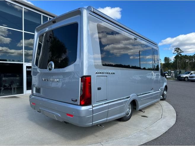 2026 Airstream 2026 Airstream Atlas - thumbnail 5