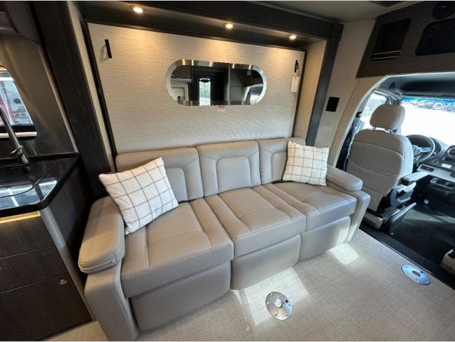 2026 Airstream 2026 Airstream Atlas - thumbnail 14