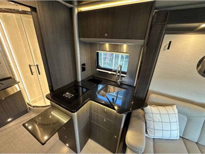 2026 Airstream 2026 Airstream Atlas - thumbnail 22