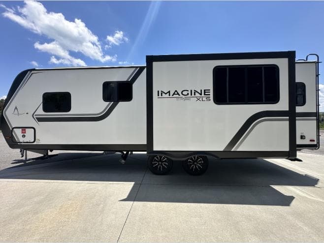 2027 Grand Design 2027 Grand Design Imagine XLS - thumbnail 7